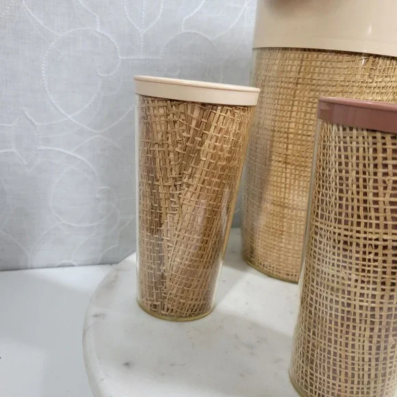 Vintage Rafia Insulated Pitcher 4 Cups Woven Burlap MCM Tiki Boho Beach Pool - Picture 7 of 16